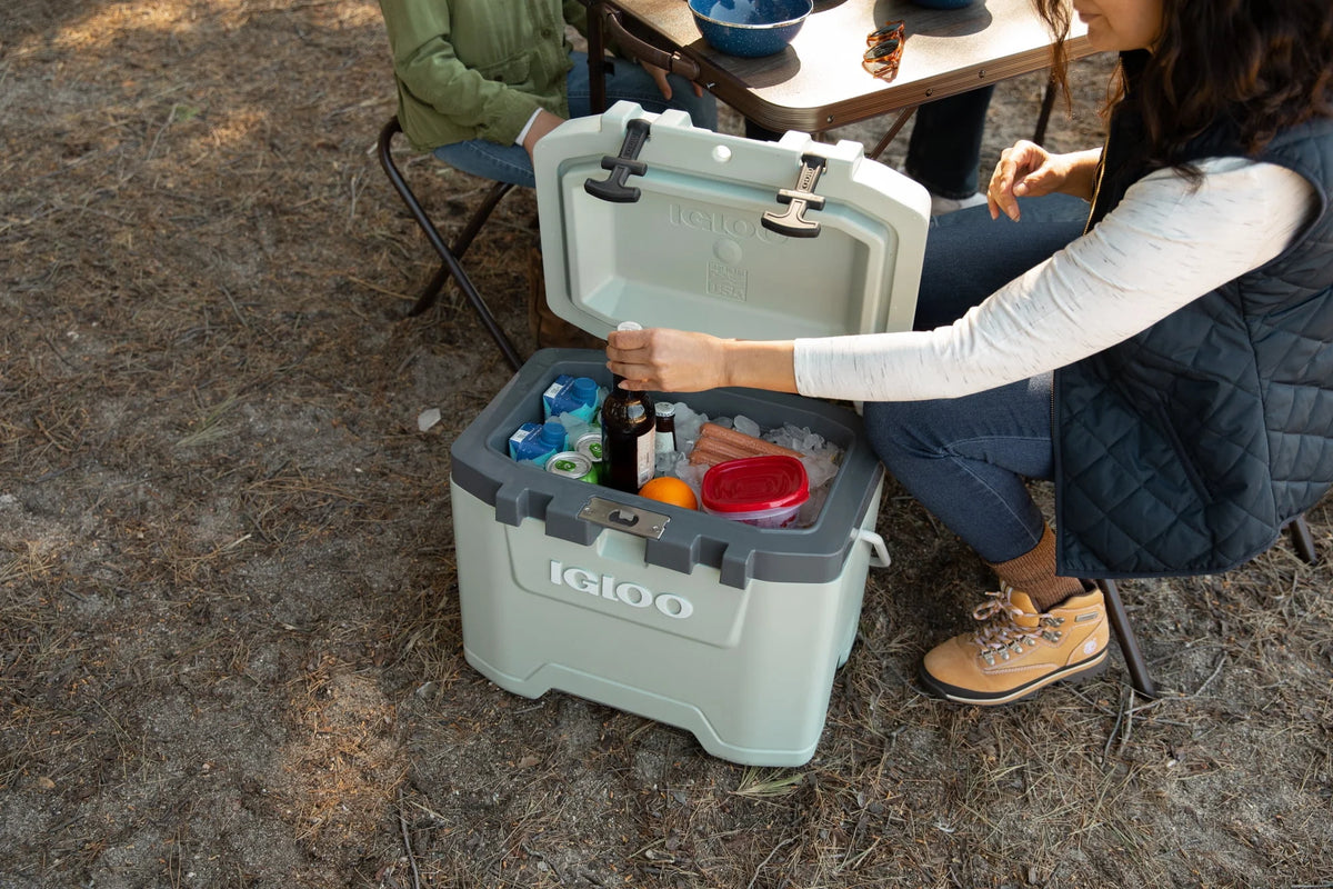 Green 25 QT Ice Chest Cooler V76601