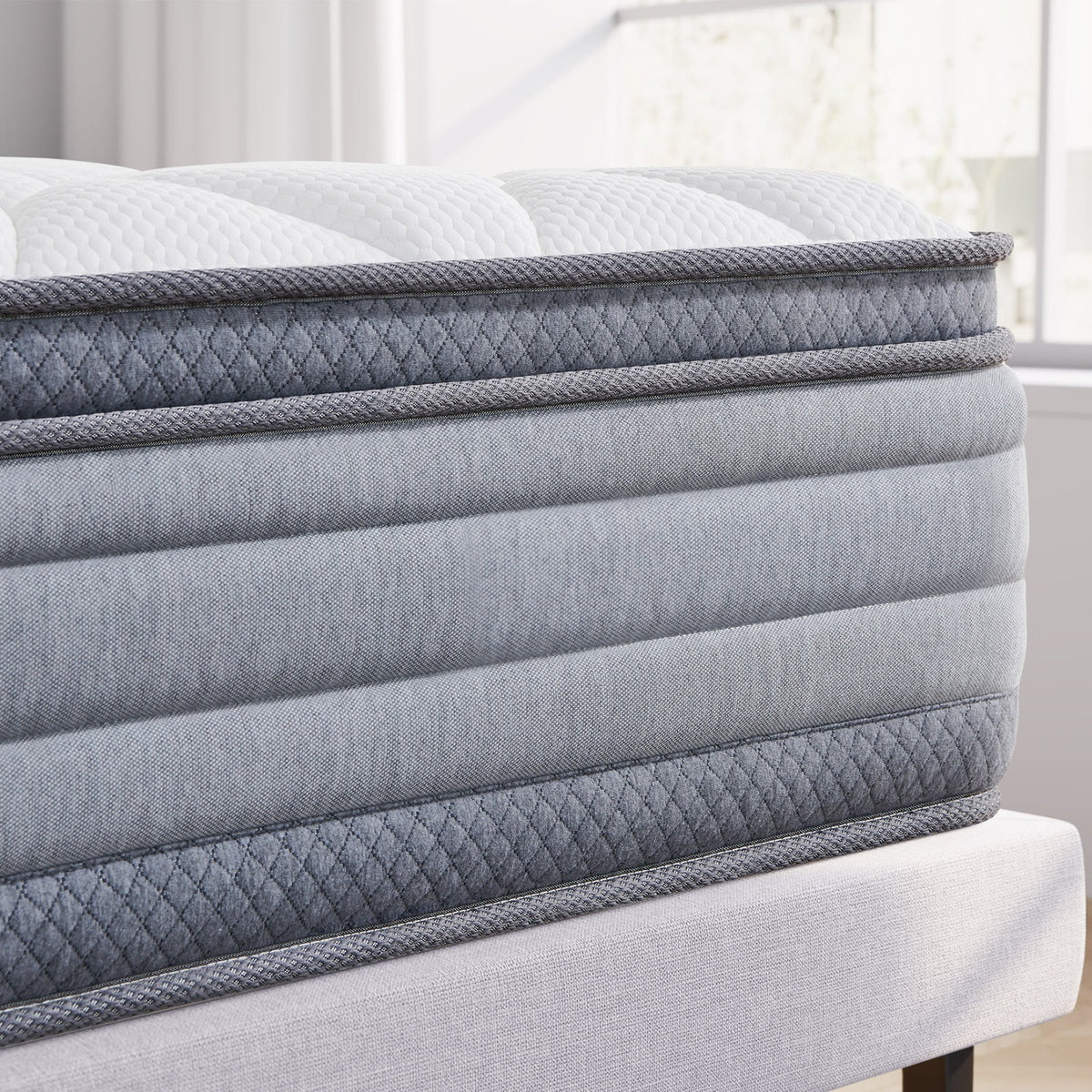 Queen 12 Hybrid Gel Memory Foam Innerspring Mattress D25331