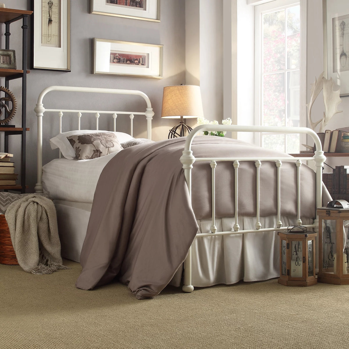 Queen Metal Bed Y783293