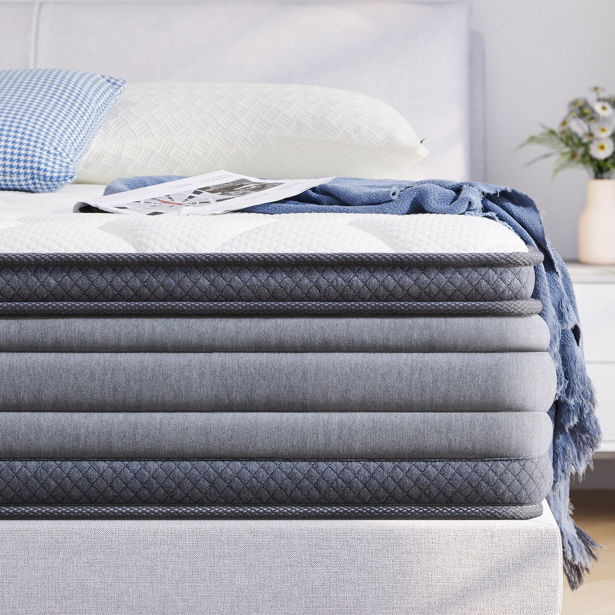 Queen 12 Hybrid Gel Memory Foam Innerspring Mattress D25331