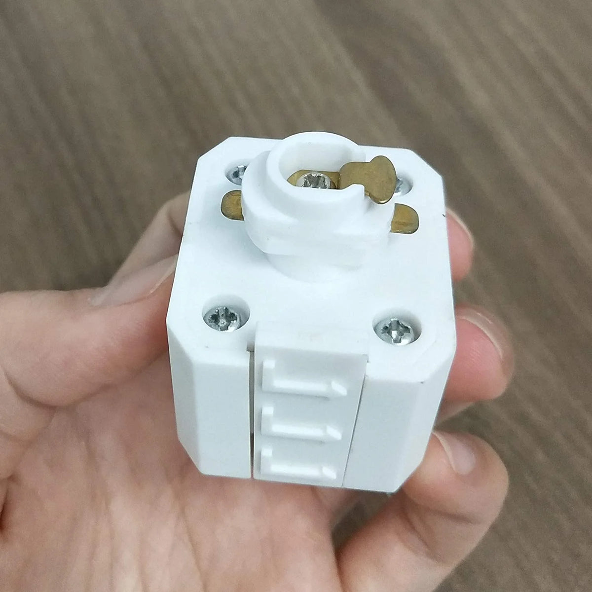 White 6 Pack Track Lighting Connector E1537