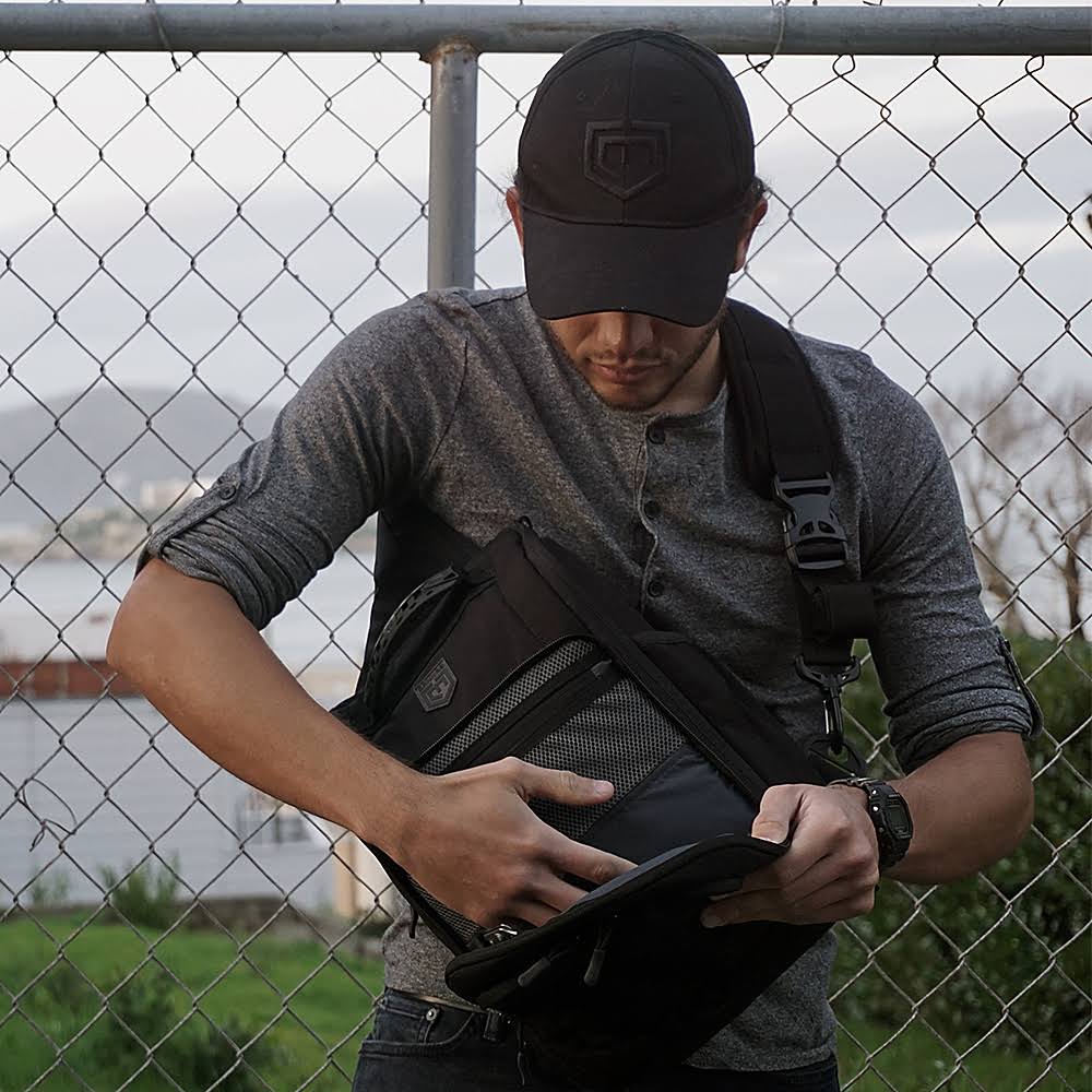 Black Medium Sling Pack V9713
