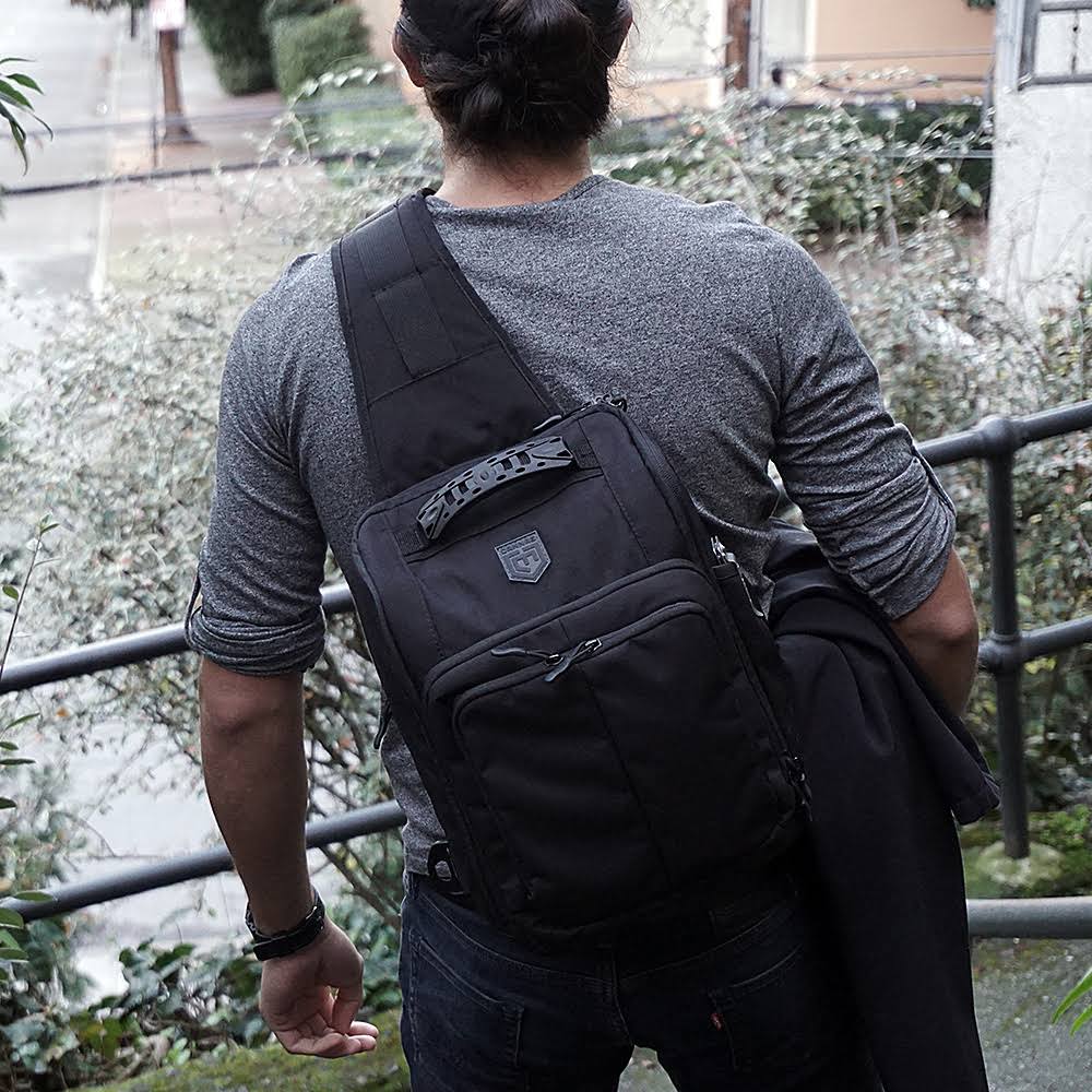 Black Medium Sling Pack V9713