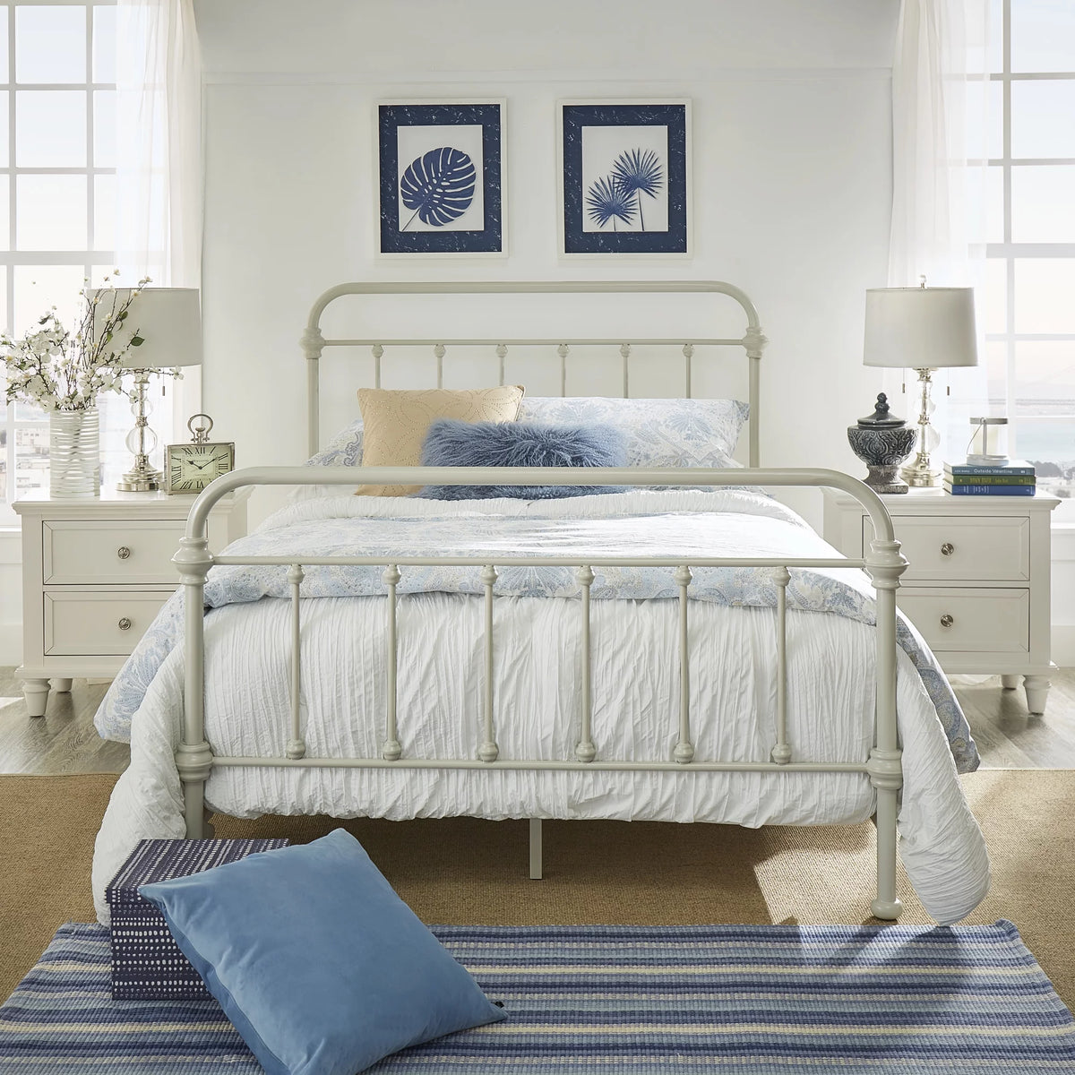 Queen Metal Bed Y783293