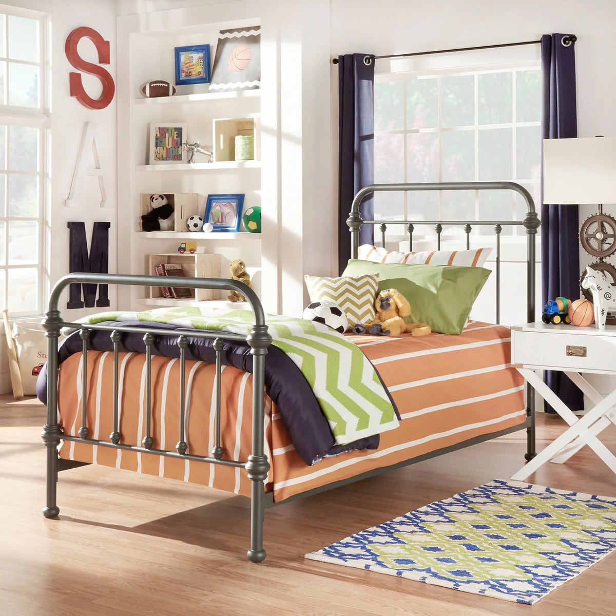 Queen Metal Bed Y783293