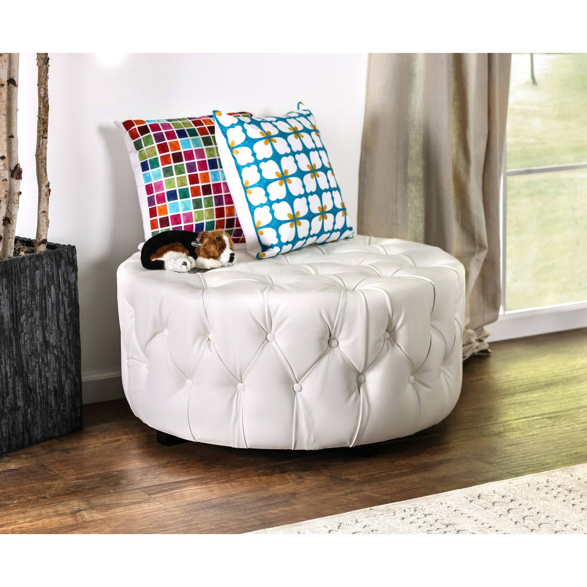White Round Bonded Leather Ottoman A95761